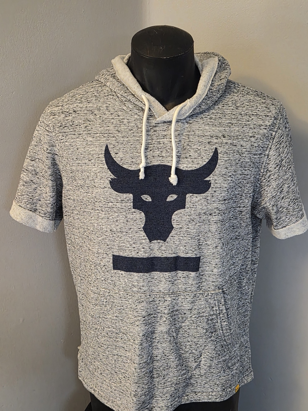 Under Armour Project Rock Men’s Large Grey Heather Short Sleeve Hoodie